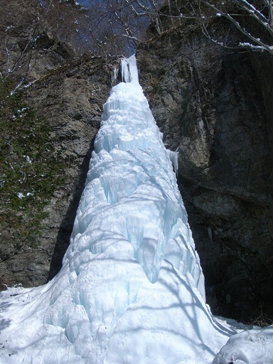 凍りついた大禅の滝の写真