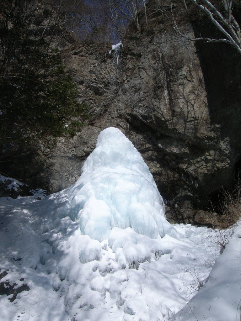 三滝山の氷柱写真