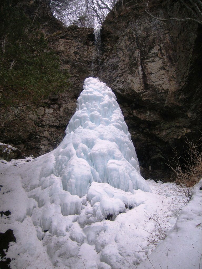 三滝山の氷柱写真